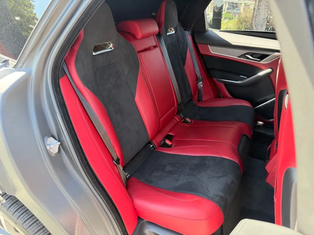 Jaguar F-PACE photo 41