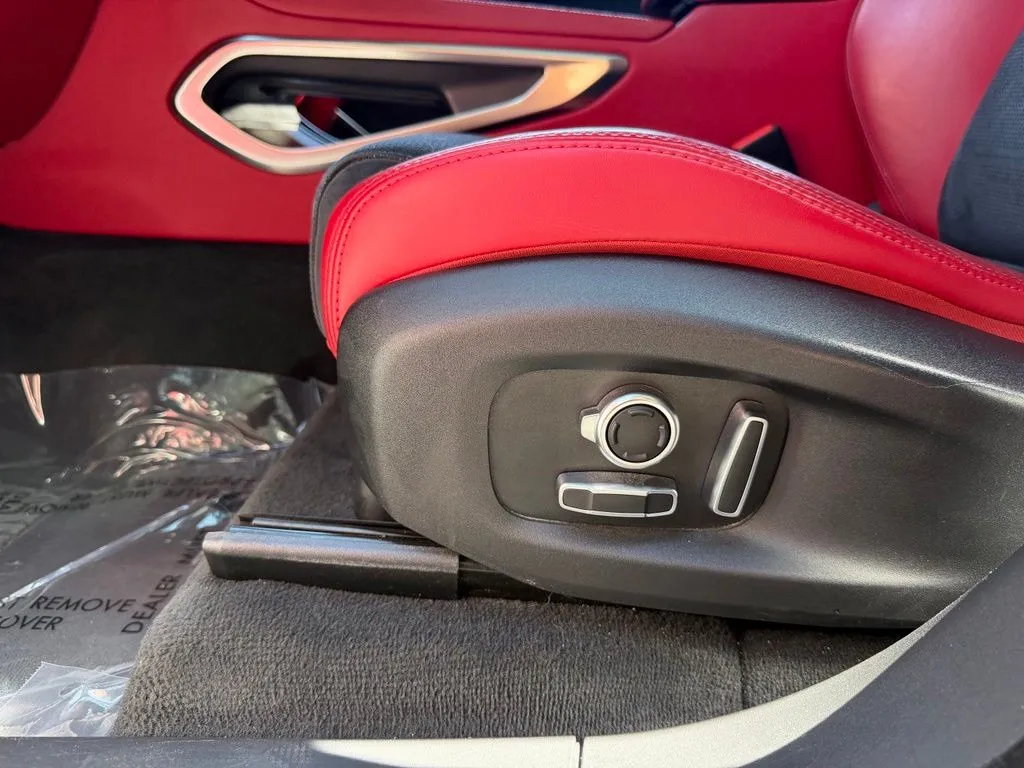 Jaguar F-PACE photo 28