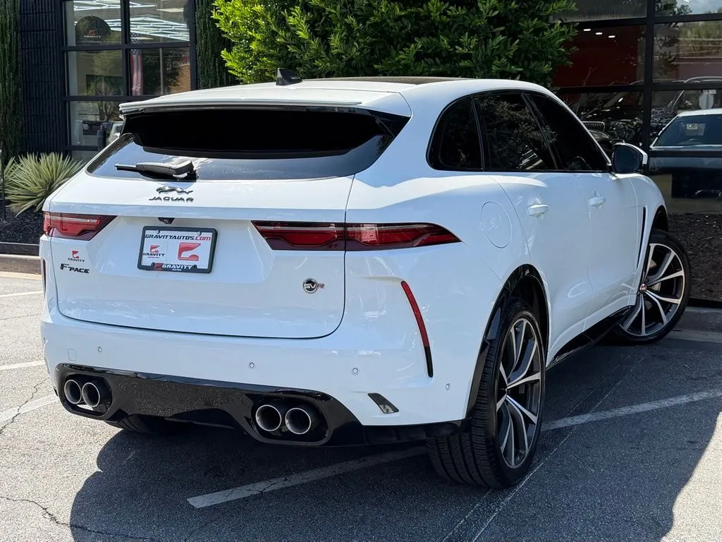 Jaguar F-PACE photo 12