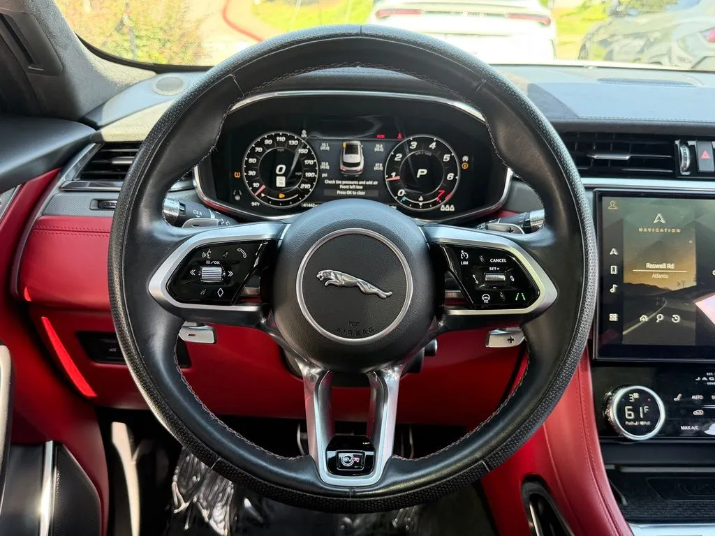 Jaguar F-PACE photo 45