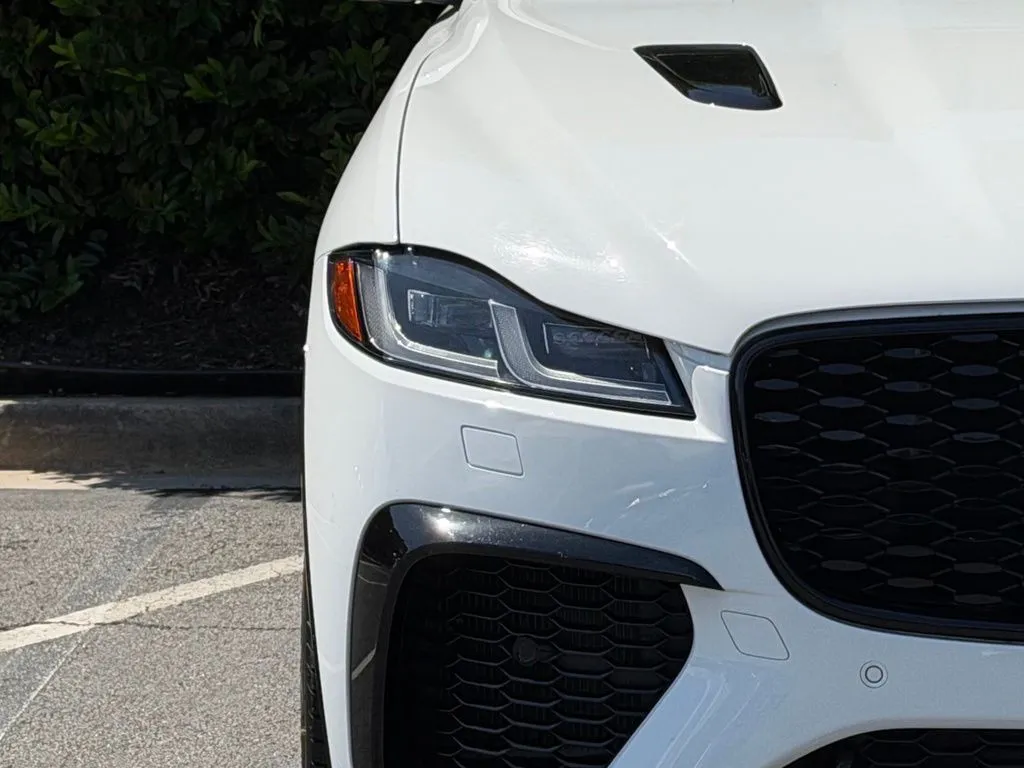 Jaguar F-PACE photo 4
