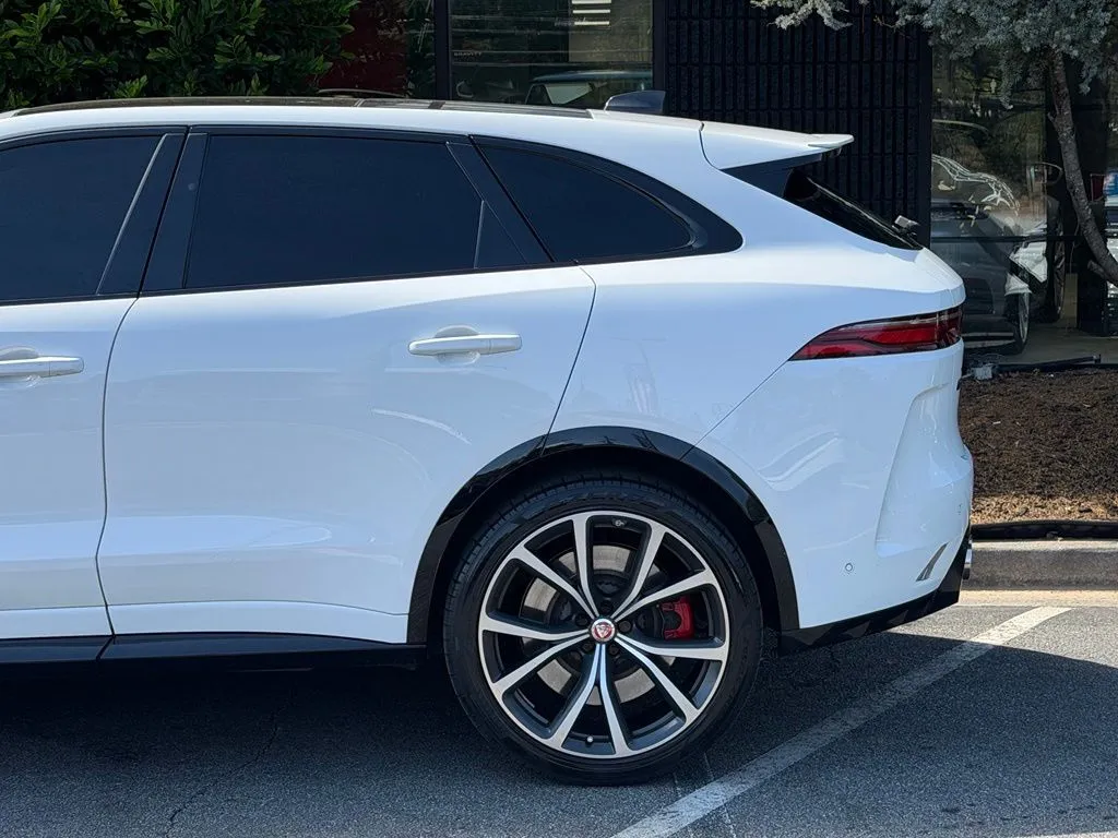 Jaguar F-PACE photo 11
