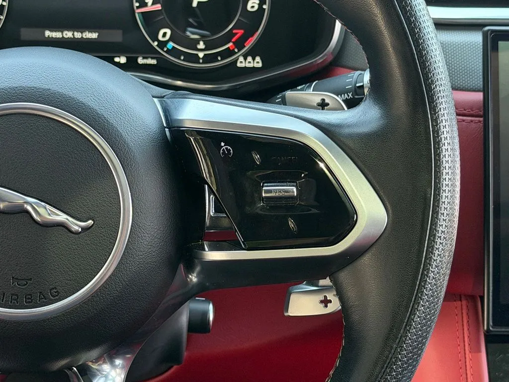 Jaguar F-PACE photo 47