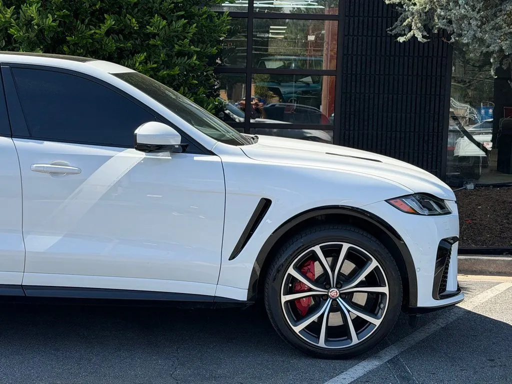 Jaguar F-PACE photo 24