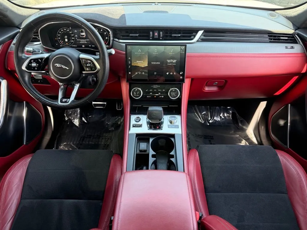 Jaguar F-PACE photo 42