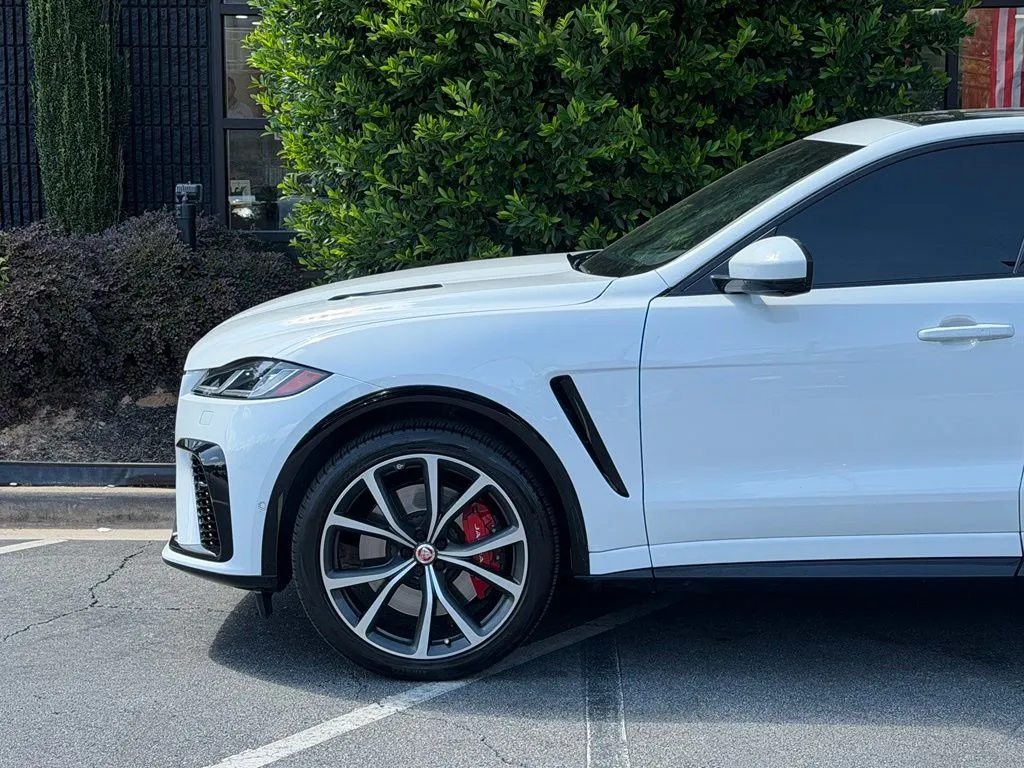 Jaguar F-PACE photo 10