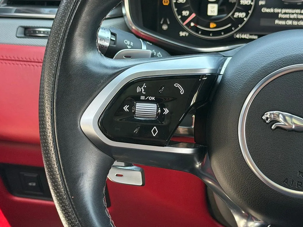 Jaguar F-PACE photo 46