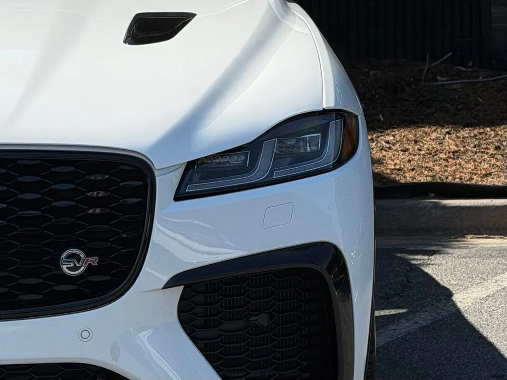 Jaguar F-PACE photo 5
