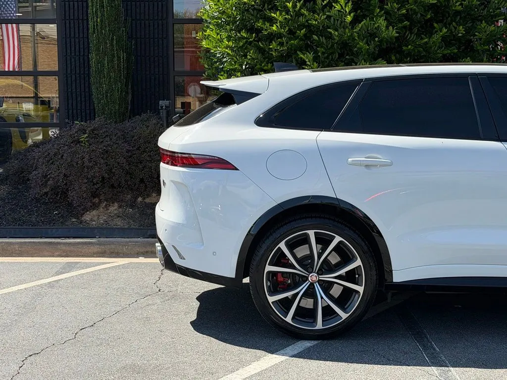 Jaguar F-PACE photo 23