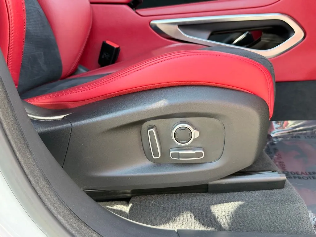 Jaguar F-PACE photo 37