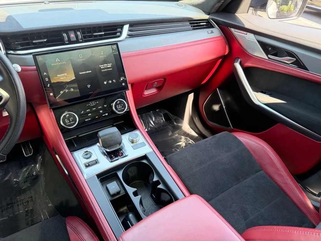 Jaguar F-PACE photo 44