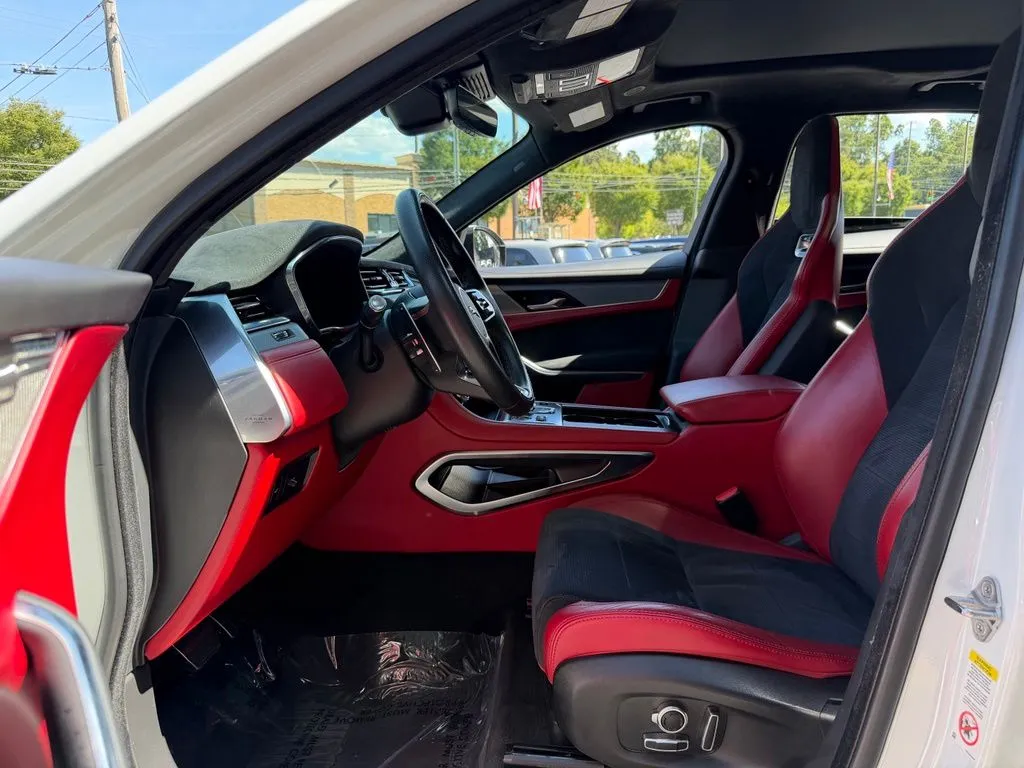 Jaguar F-PACE photo 26