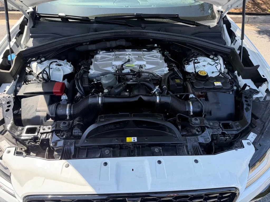 Jaguar F-PACE photo 6