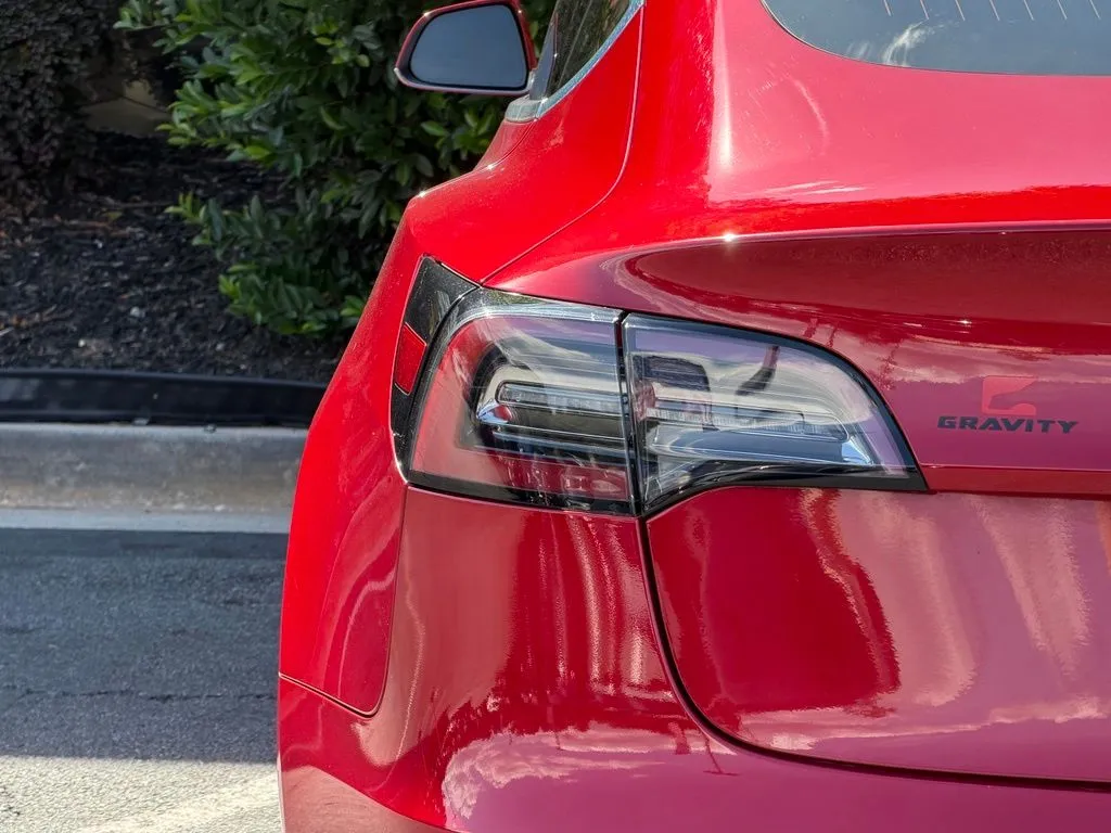 Tesla Model 3 photo 15