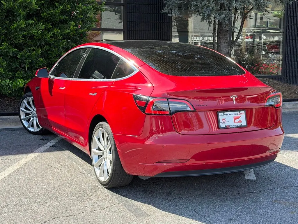 Tesla Model 3 photo 19
