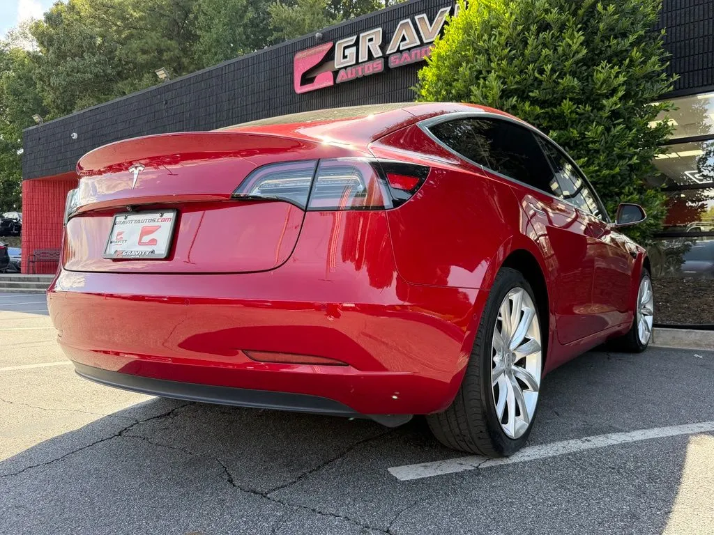 Tesla Model 3 photo 13