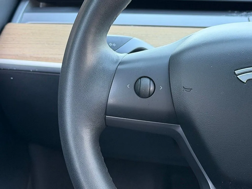 Tesla Model 3 photo 44