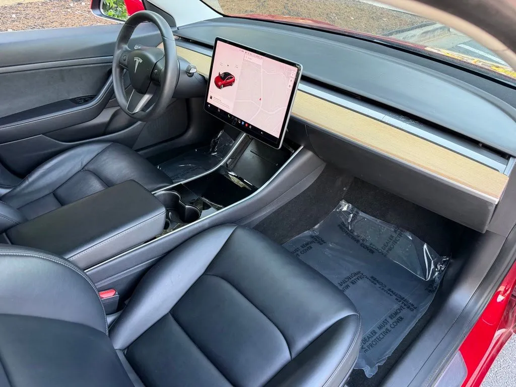 Tesla Model 3 photo 32