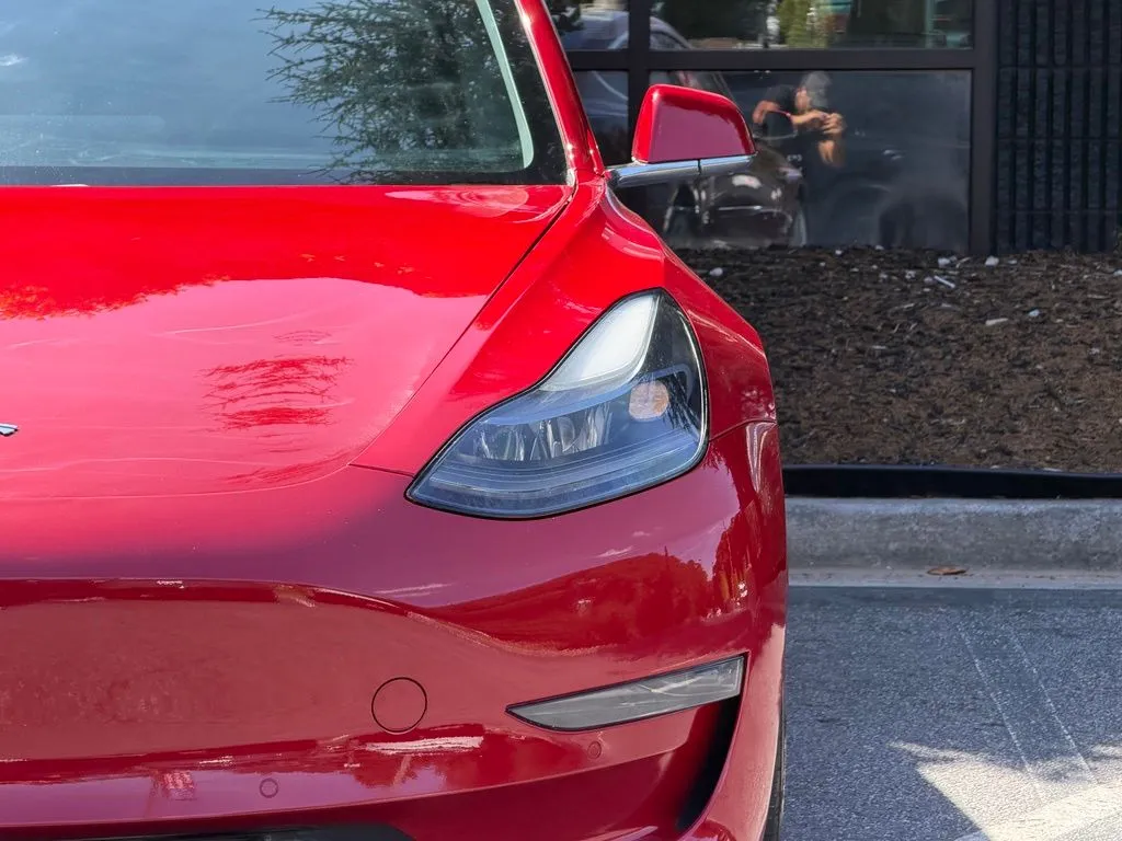 Tesla Model 3 photo 5