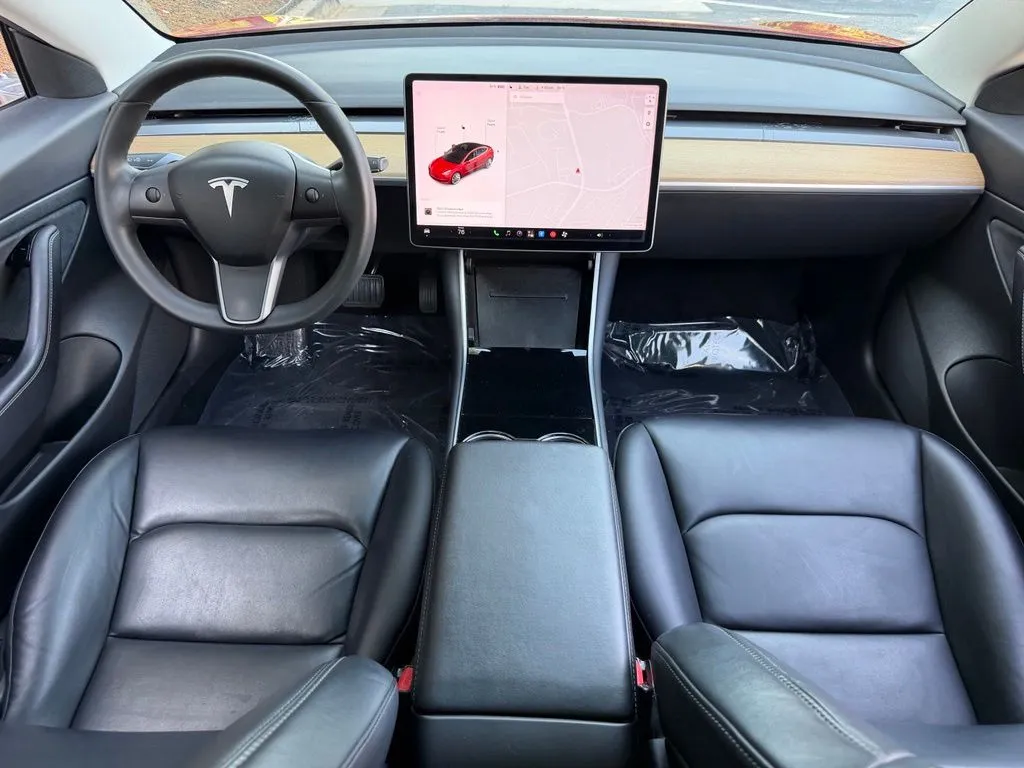 Tesla Model 3 photo 40