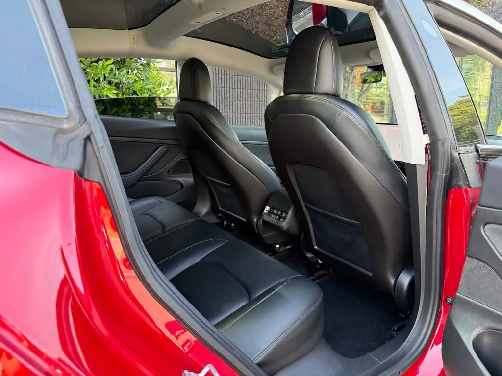Tesla Model 3 photo 38