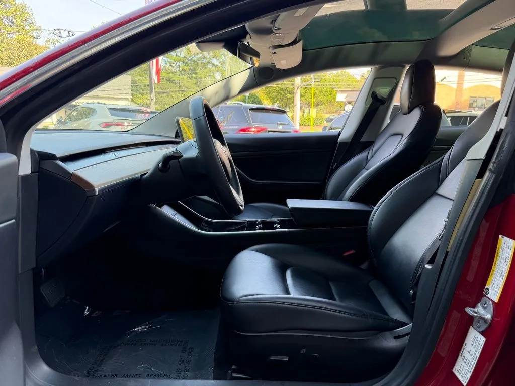 Tesla Model 3 photo 25