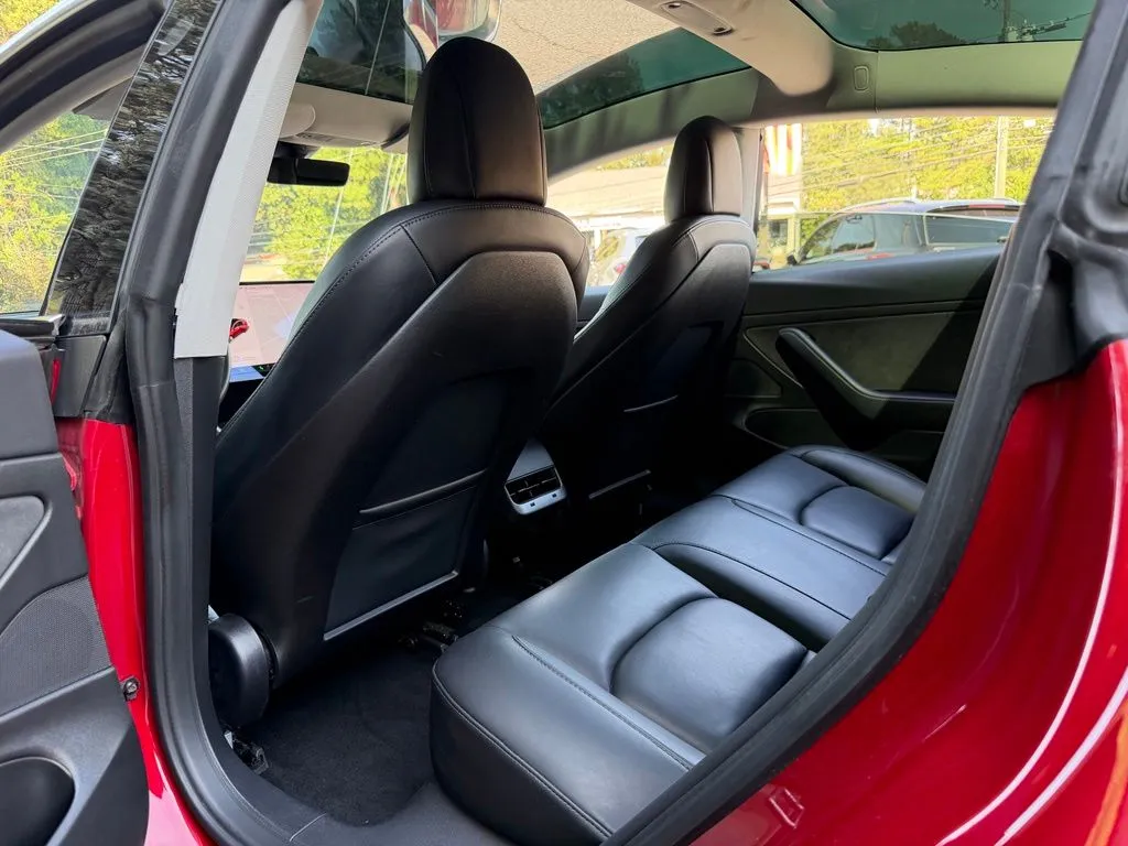 Tesla Model 3 photo 30