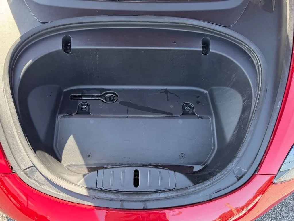 Tesla Model 3 photo 6