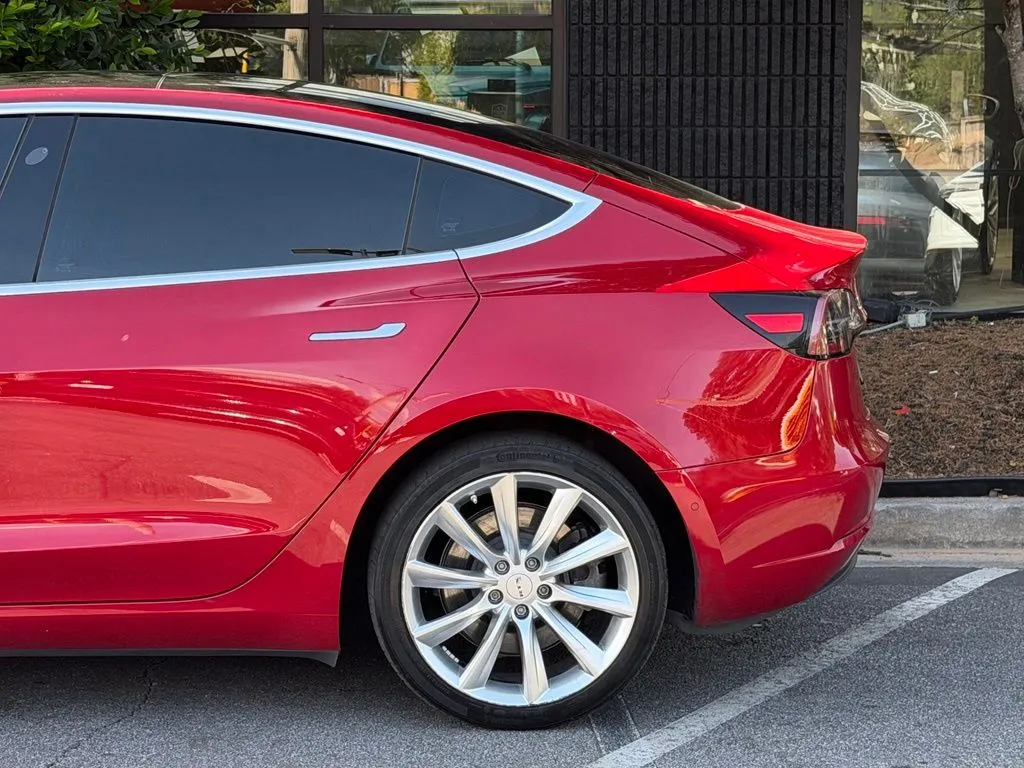 Tesla Model 3 photo 11
