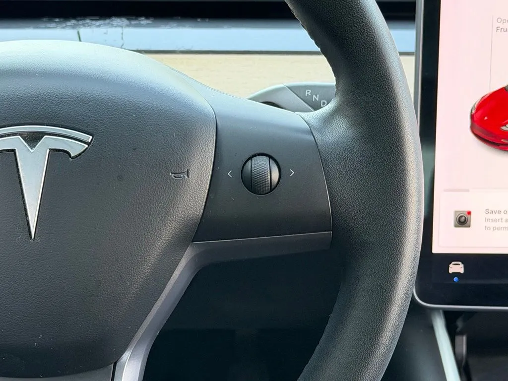 Tesla Model 3 photo 45