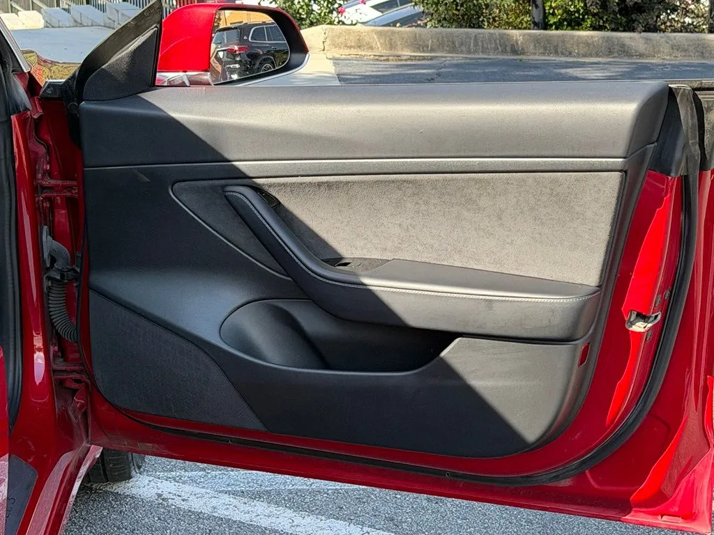 Tesla Model 3 photo 36