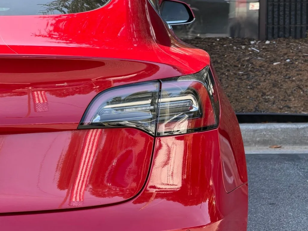 Tesla Model 3 photo 16