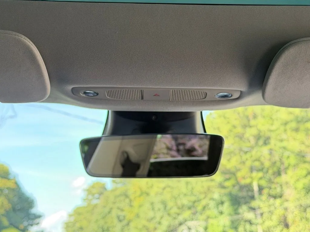 Tesla Model 3 photo 48