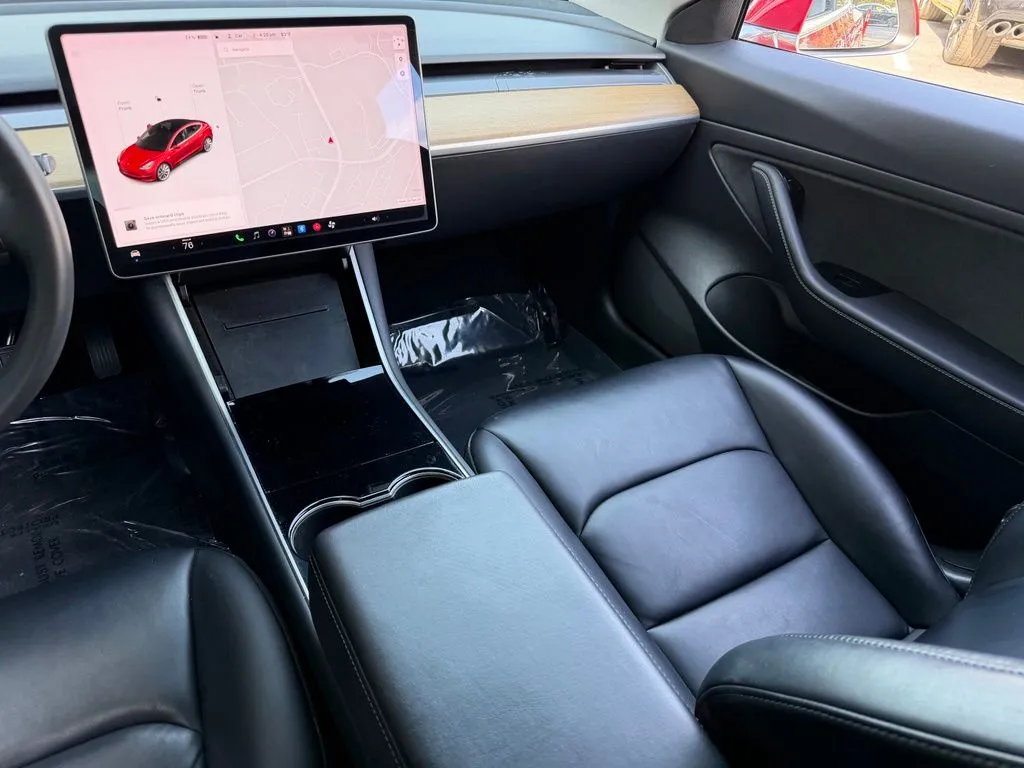 Tesla Model 3 photo 42