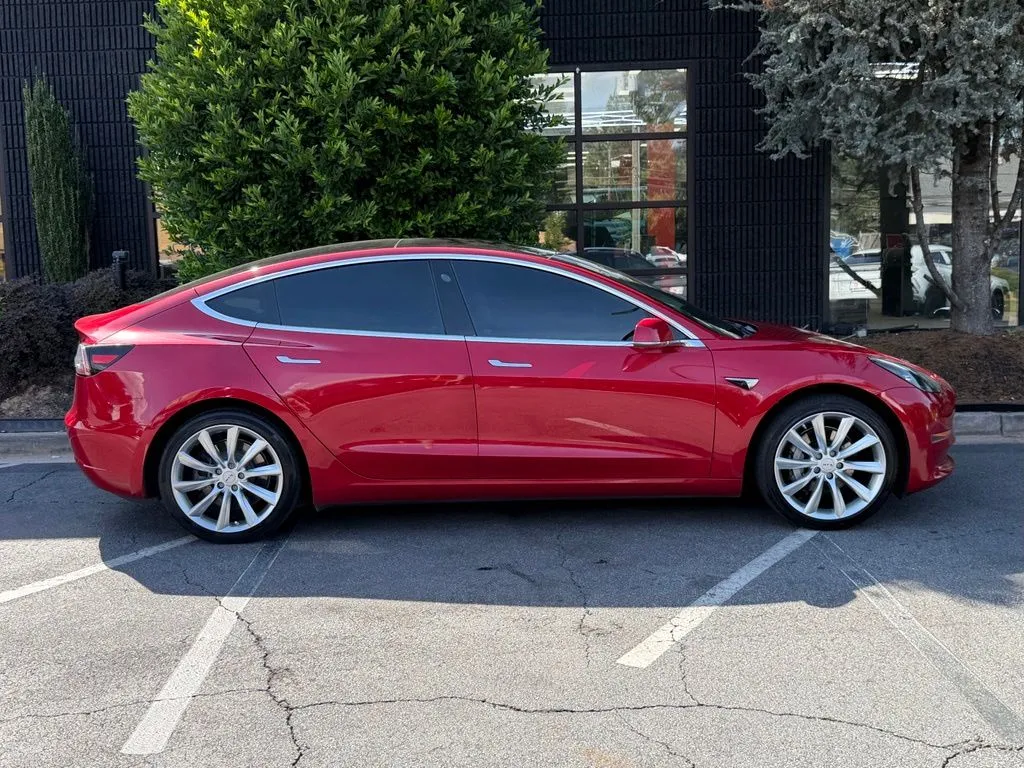 Tesla Model 3 photo 21