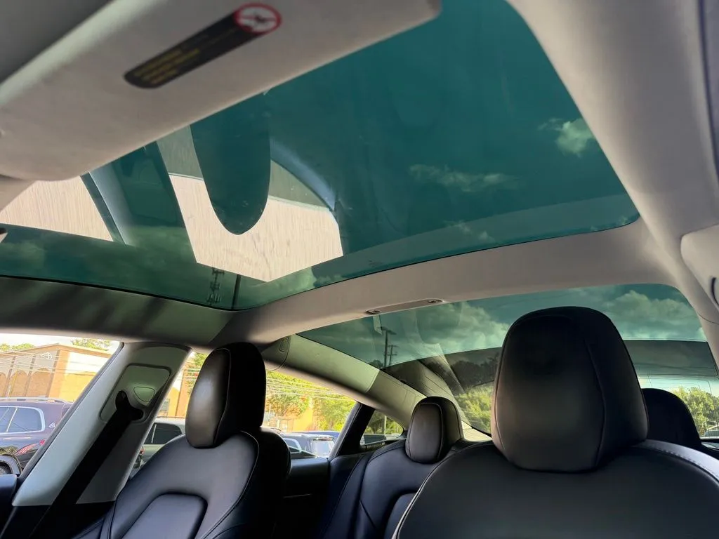 Tesla Model 3 photo 50