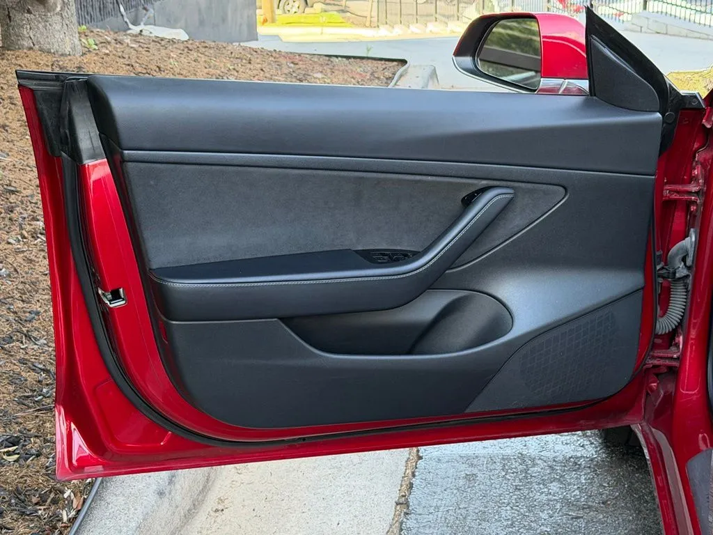Tesla Model 3 photo 28