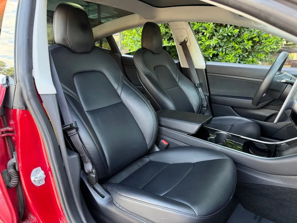 Tesla Model 3 photo 34