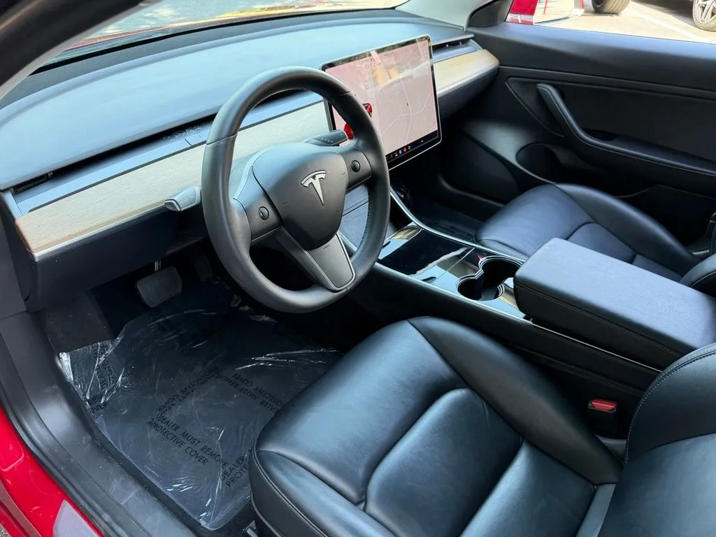 Tesla Model 3 photo 24
