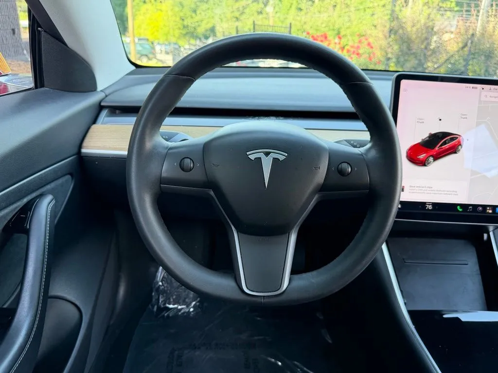 Tesla Model 3 photo 43