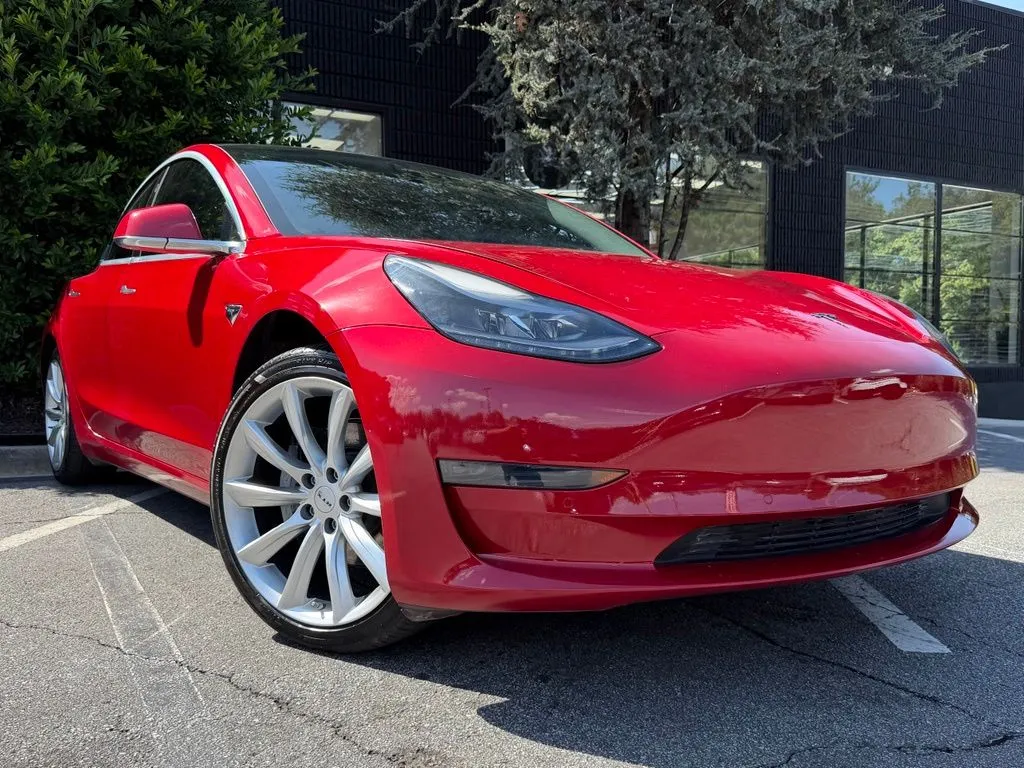 Tesla Model 3 photo 8