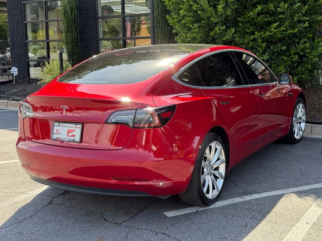 Tesla Model 3 photo 12