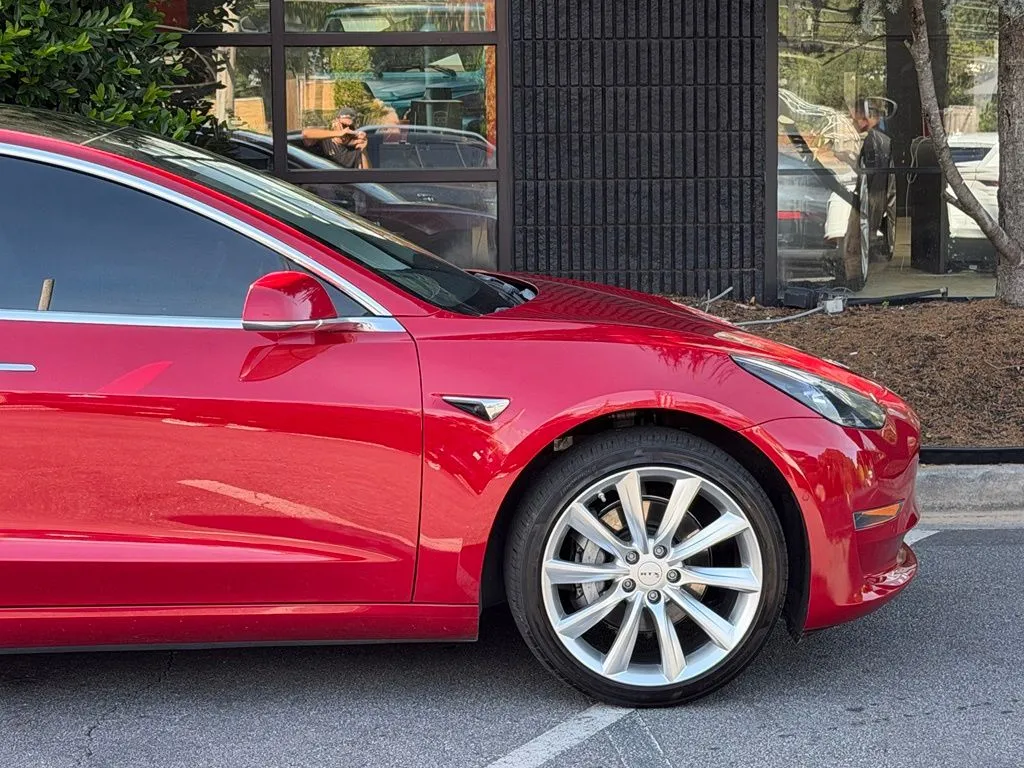 Tesla Model 3 photo 23