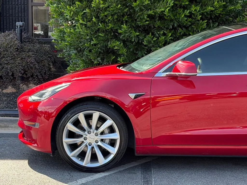 Tesla Model 3 photo 10