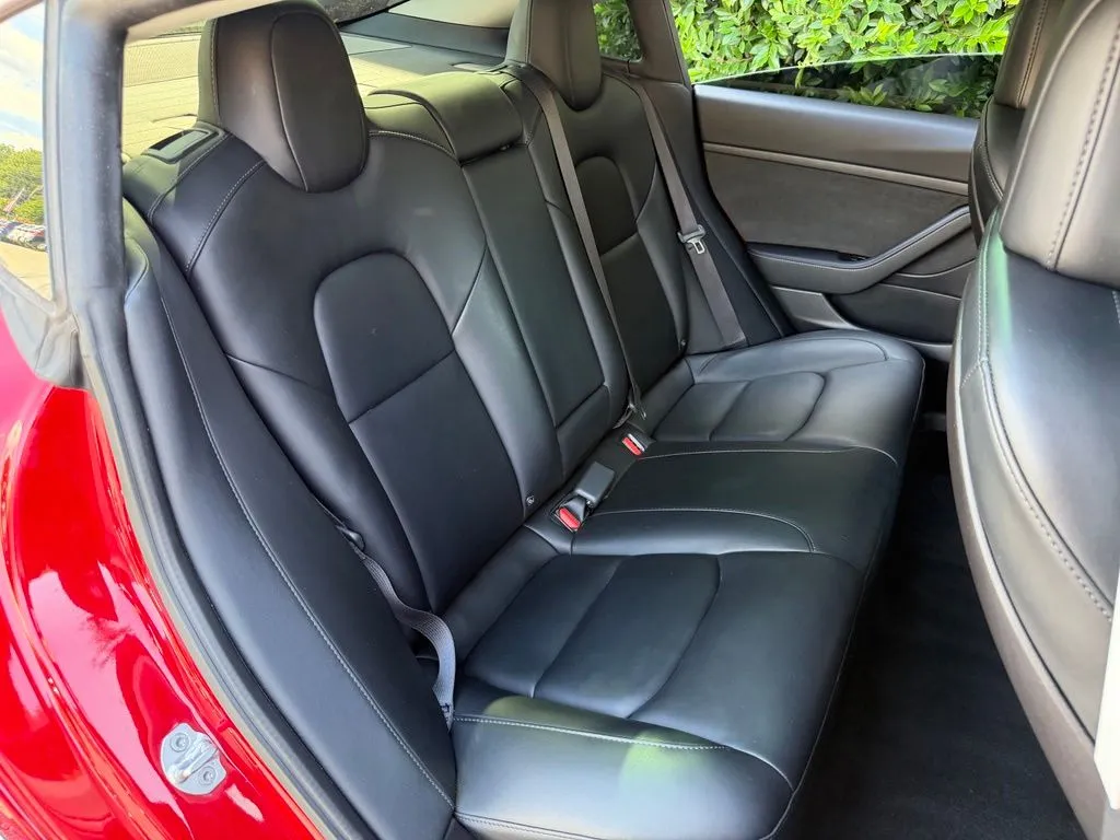 Tesla Model 3 photo 39