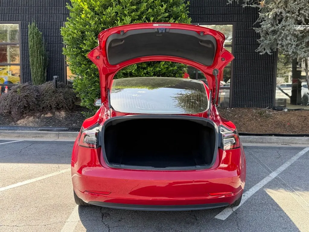Tesla Model 3 photo 17