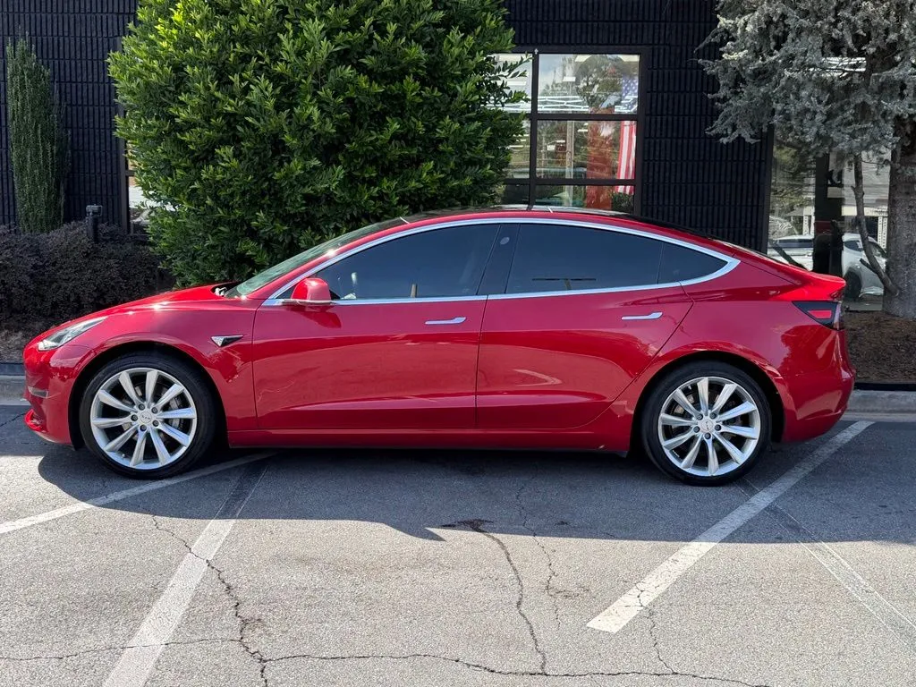 Tesla Model 3 photo 9
