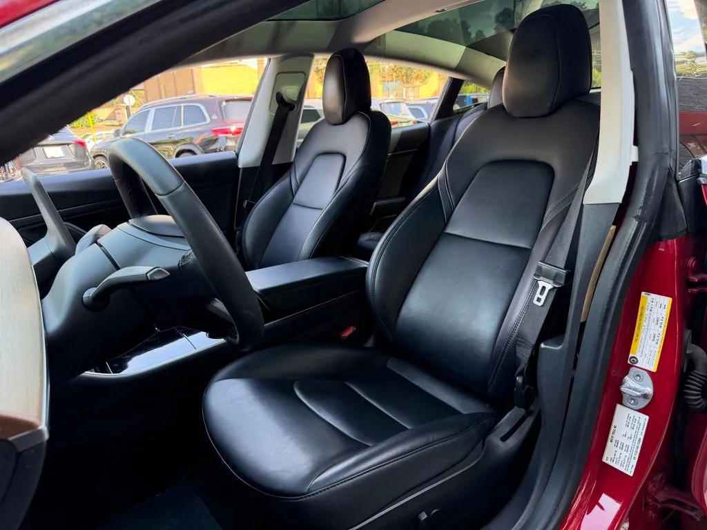 Tesla Model 3 photo 26