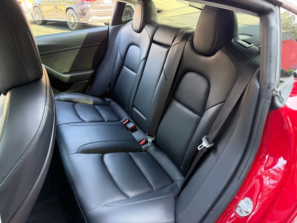 Tesla Model 3 photo 31
