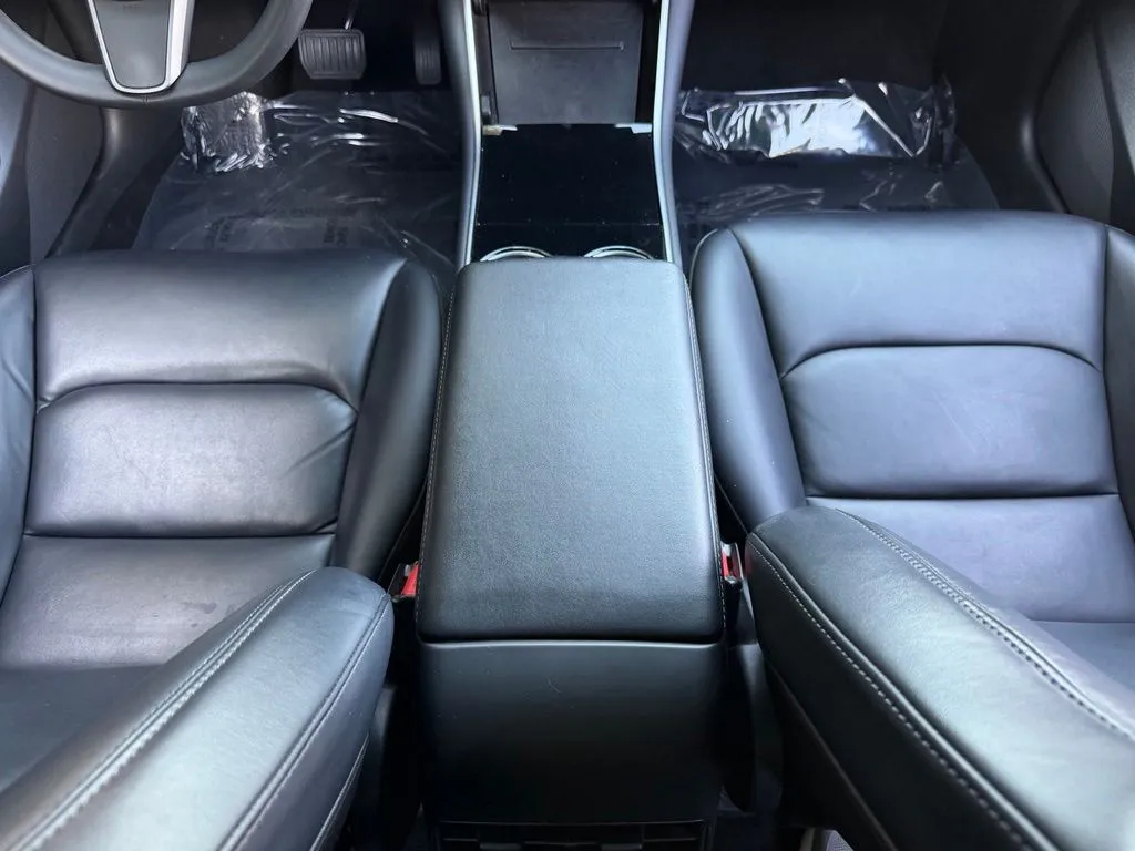 Tesla Model 3 photo 47
